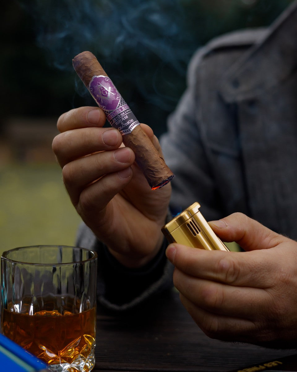 Hiram and Solomon Traveling Man cigars, brand product photograph